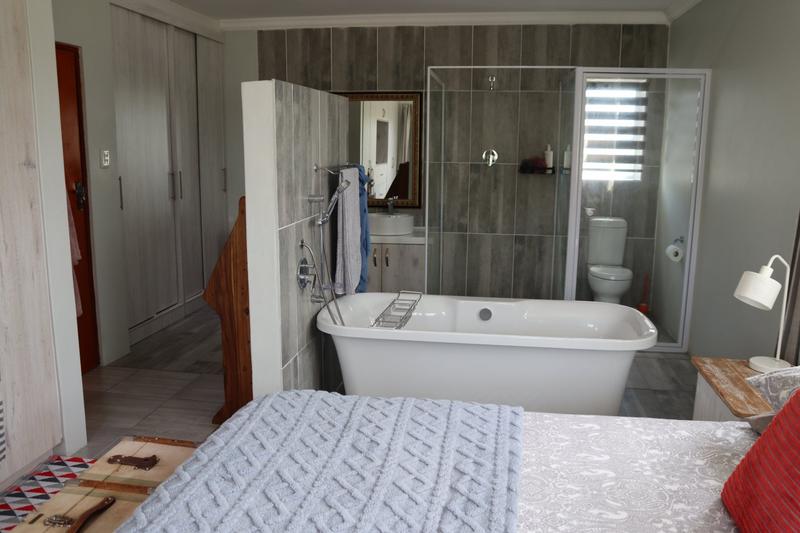 4 Bedroom Property for Sale in Pearly Beach Western Cape